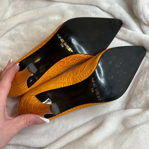 Neon Orange Heels Size 8 1/2 - Picture 11 of 11